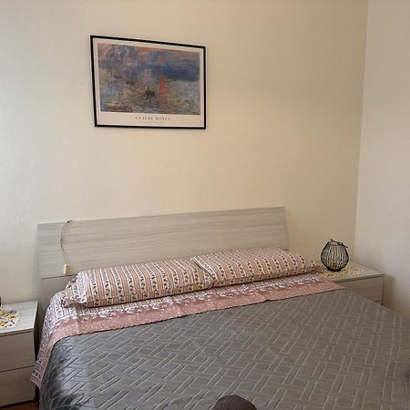 5' From Punta Gro Beach With Free Swimming Pool Sirmione Zewnętrze zdjęcie