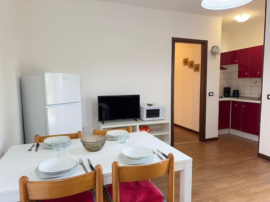5' From Punta Gro Beach With Free Swimming Pool Sirmione Zewnętrze zdjęcie